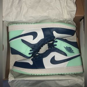 Jordan 1 Mid- Blue mint- Includes box!!!